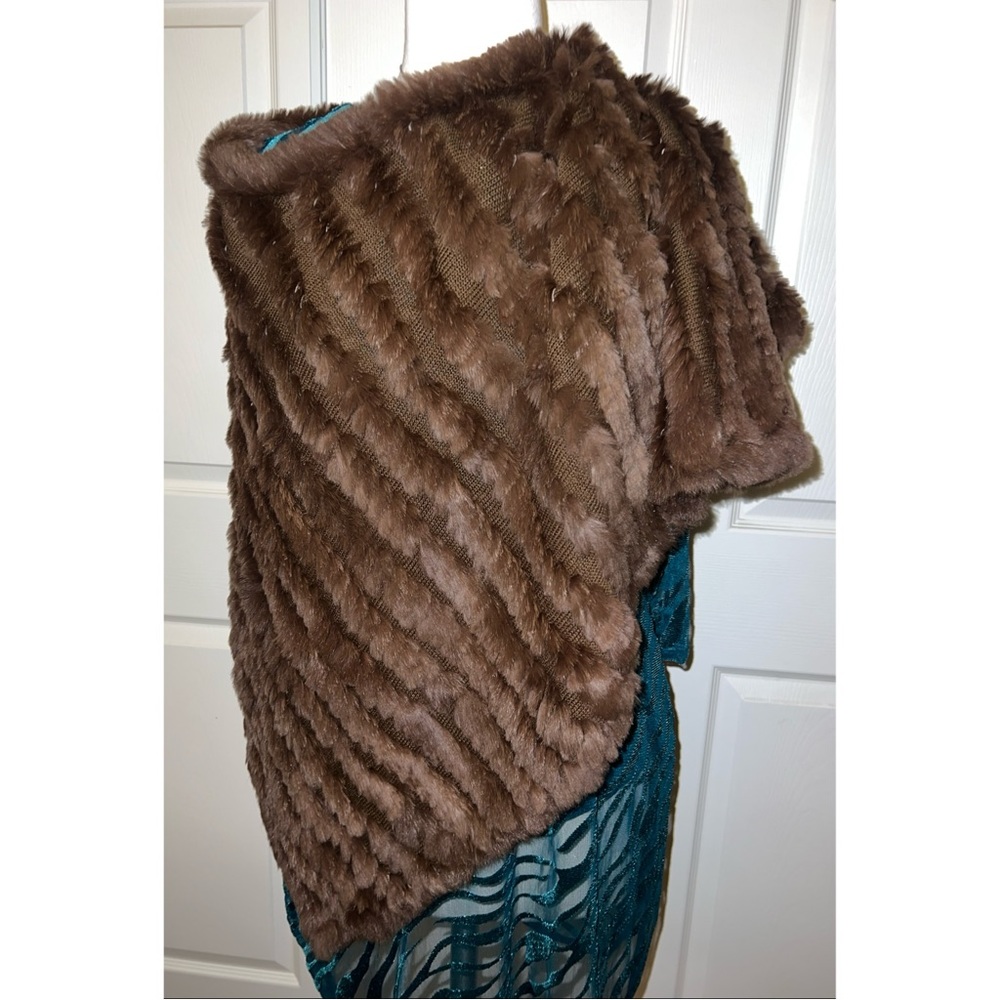 🤎 Fur Poncho (100% Rabbit) - Picture 9 of 9